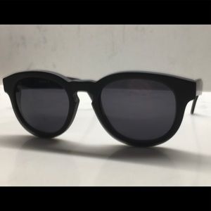 illesteva Murdoch II Sunglasses Matte Black